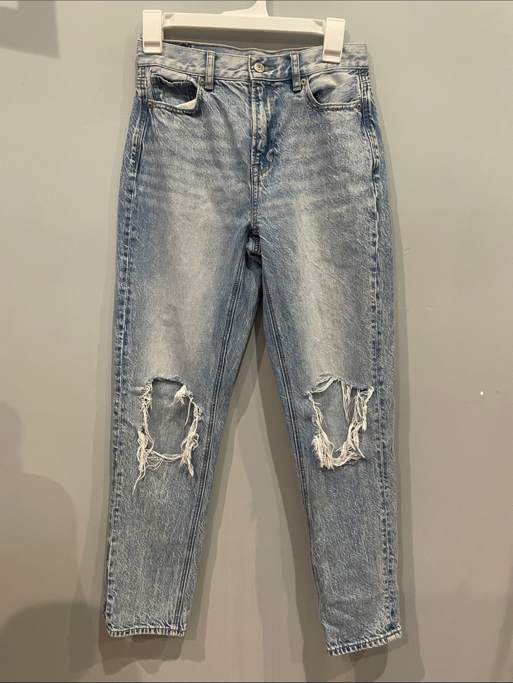 American Eagle Outfitters Light Blue Distressed Boyfriend Jeans